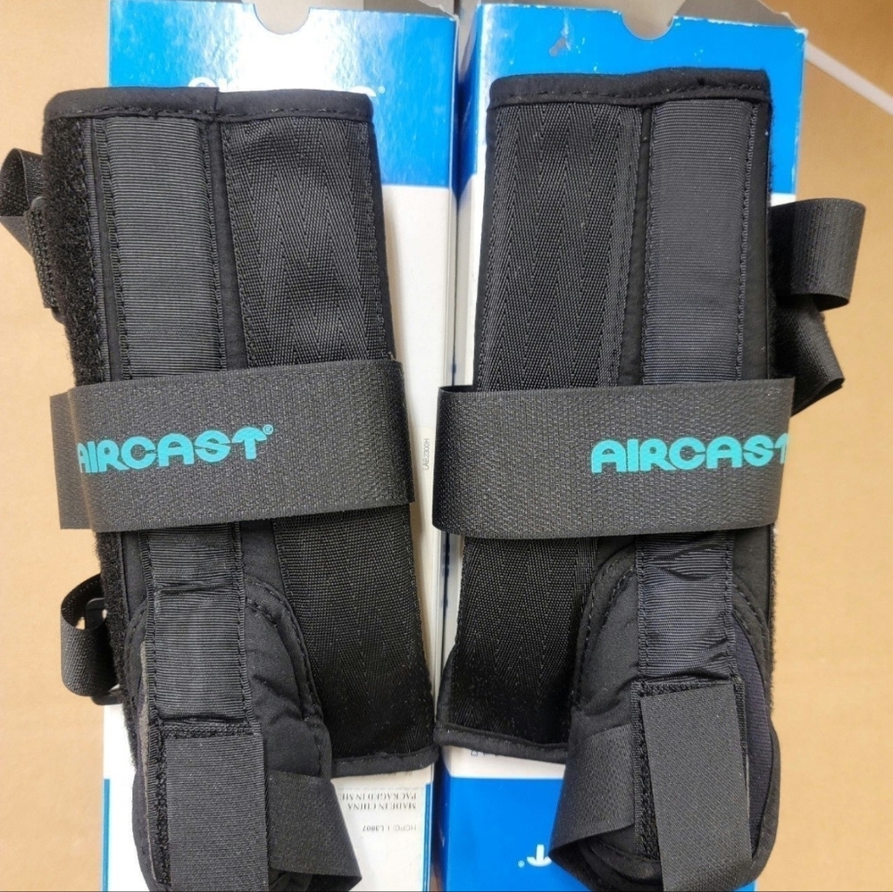 Aircast A2 wrist braces with thumb spica Large Left and Right